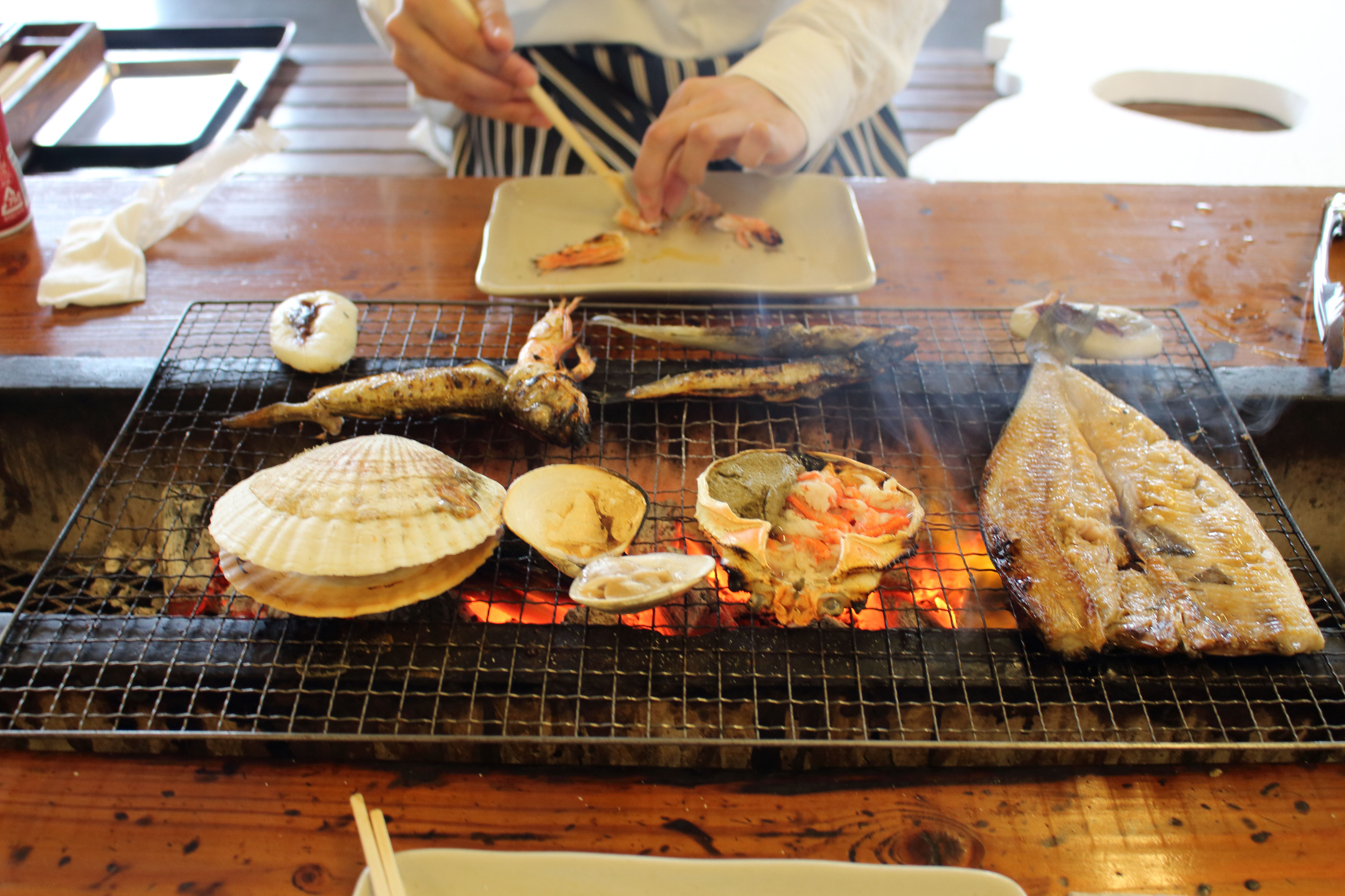 浜焼き 海の駅 蜃気楼で新鮮な魚貝類をそのまま食べてきた 富山の遊び場